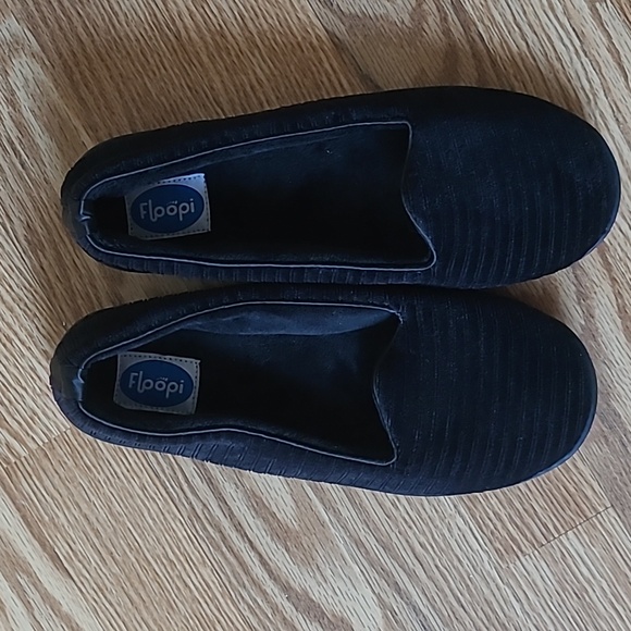 Floopi Slippers. - Picture 2 of 5